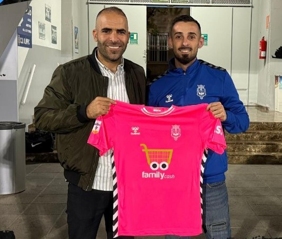 Víctor Atienza, el autor de los dos goles del Olímpic, tras fichar por el equipo en noviembre pasado.