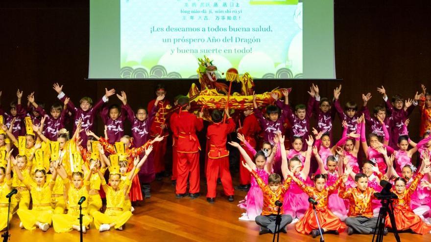 Alumnos del Colegio Hispano Inglés festejan el Año Nuevo Chino