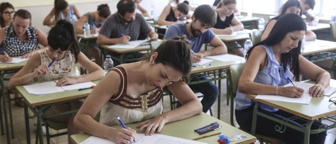 Más de 600 firmas reclaman a Educación revisar el examen de Valenciano antes de la oposición