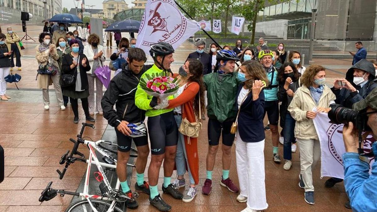 Miembros de la asociación DaleCandELA de Getxo en su llegada a Bruselas.