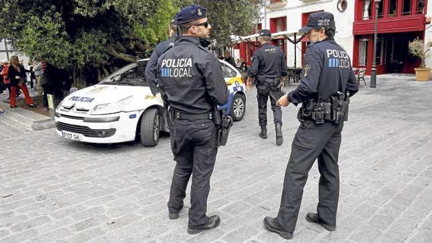 Los policías locales pueden realizar otros trabajos que no interfieran con su actividad.