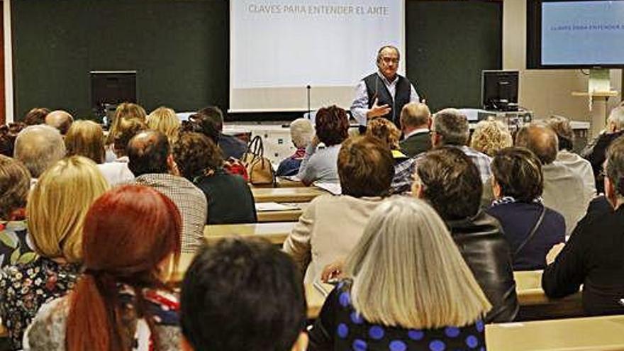 Alumnos de la UNED Senior durante una de las clases del pasado curso.