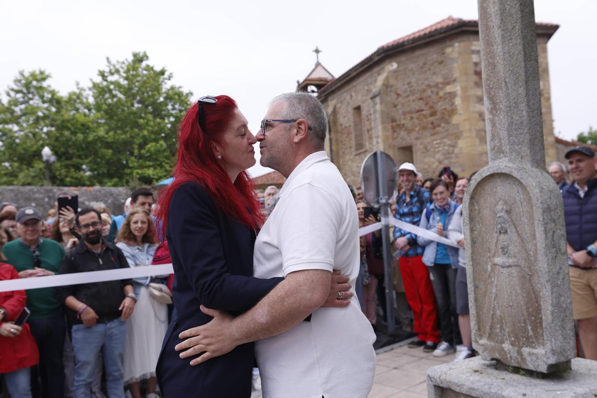EN IMÁGENES: Así fueron los 95 besos de Abel y Mihaela en el tradicional &quot;Rito de Puchero&quot; de La Luz