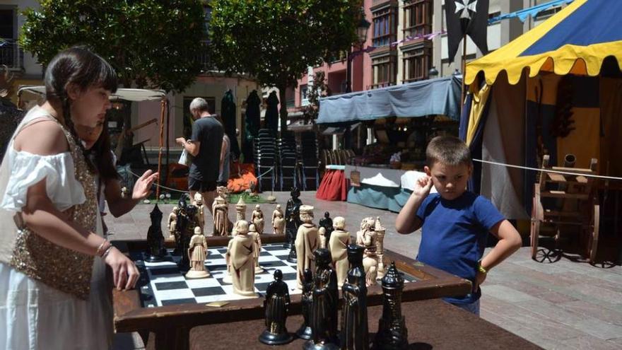 Juego de ajedrez gigante en Ribadesella.