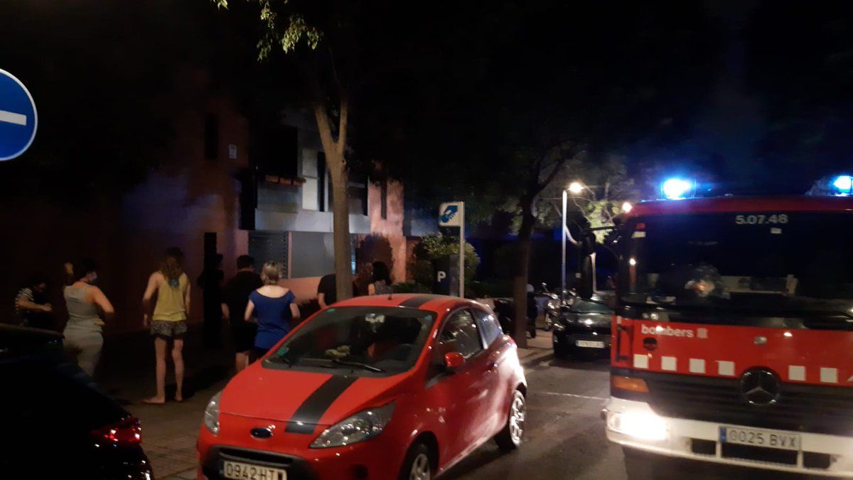 Incendio doméstico en la calle de la Vinya de Esplugues