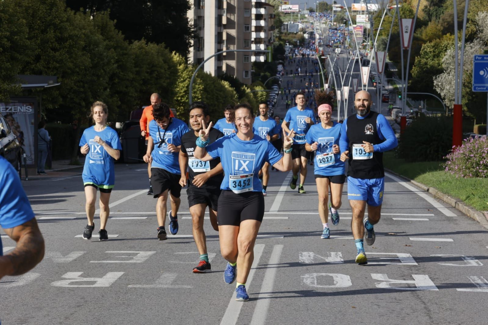 Más de 4.000 personas desafían al tiempo y corren contra el cáncer en Vigo  - Faro de Vigo