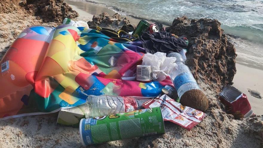 El tuit viral contra la basura en Caló des Moro: &quot;Llevaros vuestra mierda, gracias&quot;