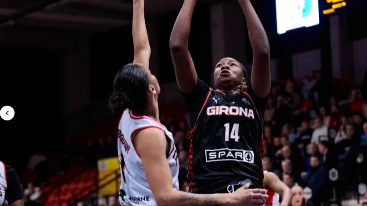 Coulibaly en una acció del partit
