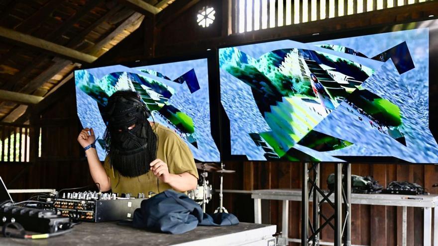 La música del LEV Festival hace bailar al Muséu del Pueblu d’Asturies