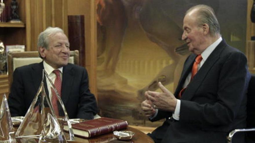 Don Juan Carlos, junto a Sala en La Zarzuela.