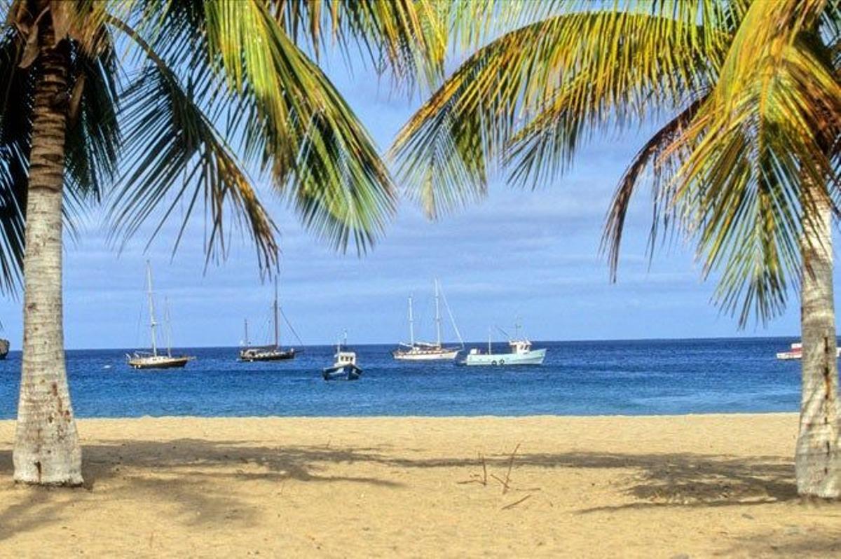 La playa de Tarrafal se encuentra en la isla de Santiago.