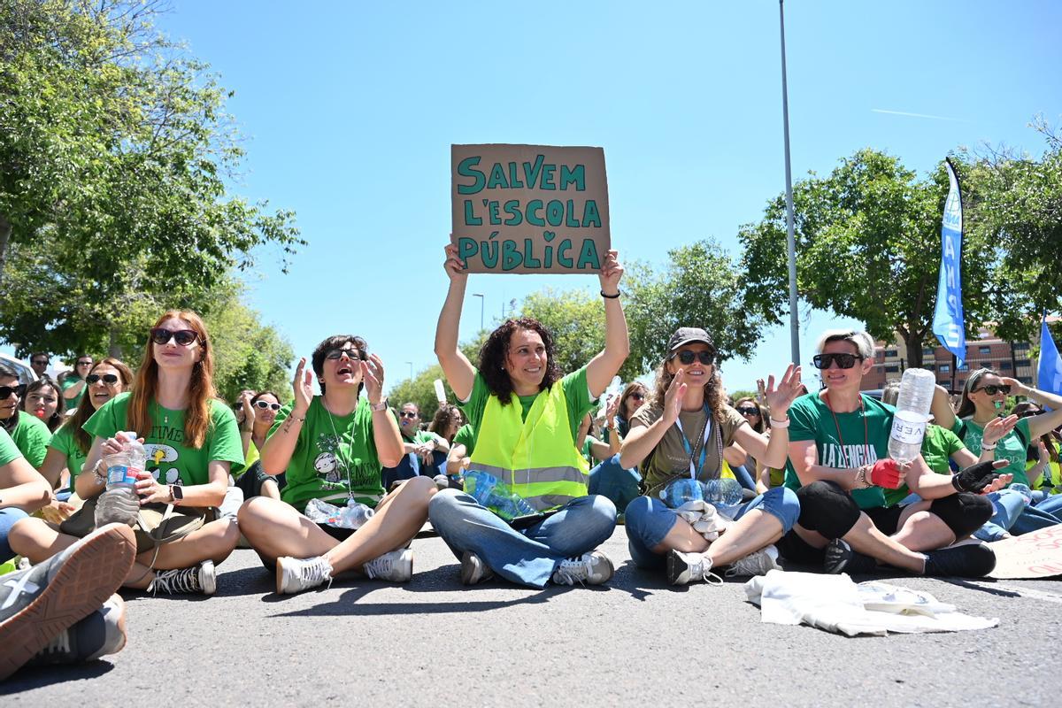 Galería de imágenes: nueva jornada de movilizaciones de los profesores en Castellón
