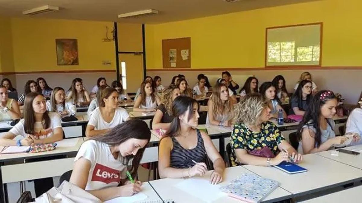 Más de 40.000 alumnos se han graduado en las diferentes especialidades que integran el centro a lo largo de su historia.
