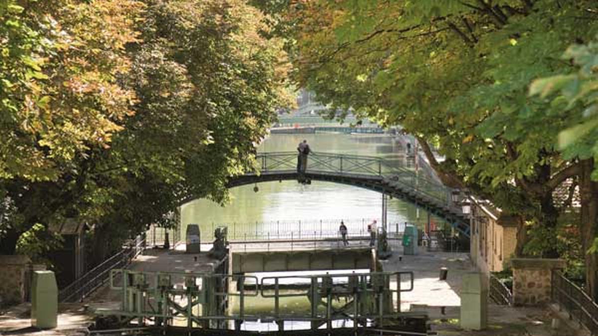 Se tardó veinte años en construir el Canal, con sus nueve pasarelas y dos puentes giratorios.