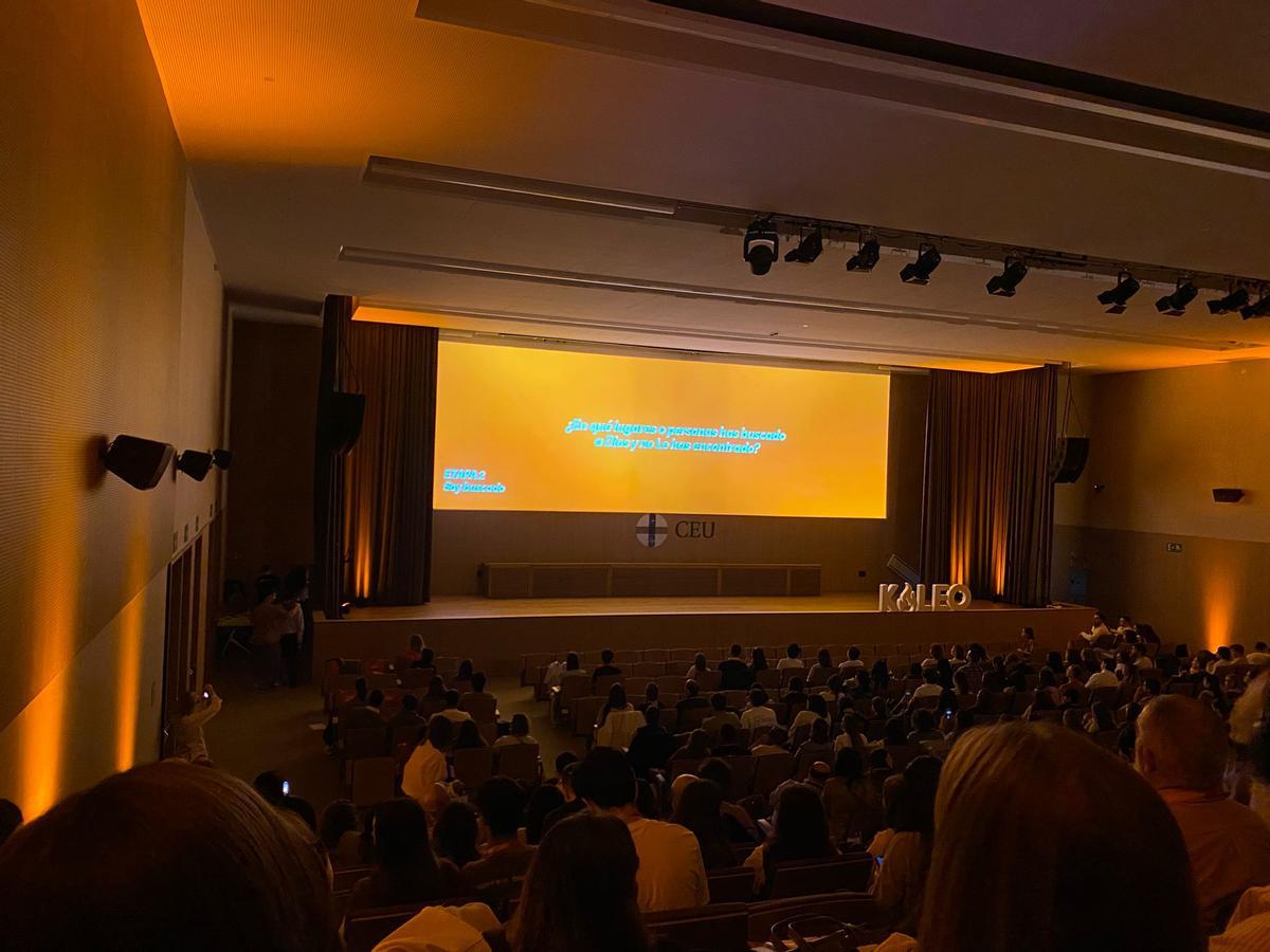 Auditorio lleno durante el evento de Kaleo