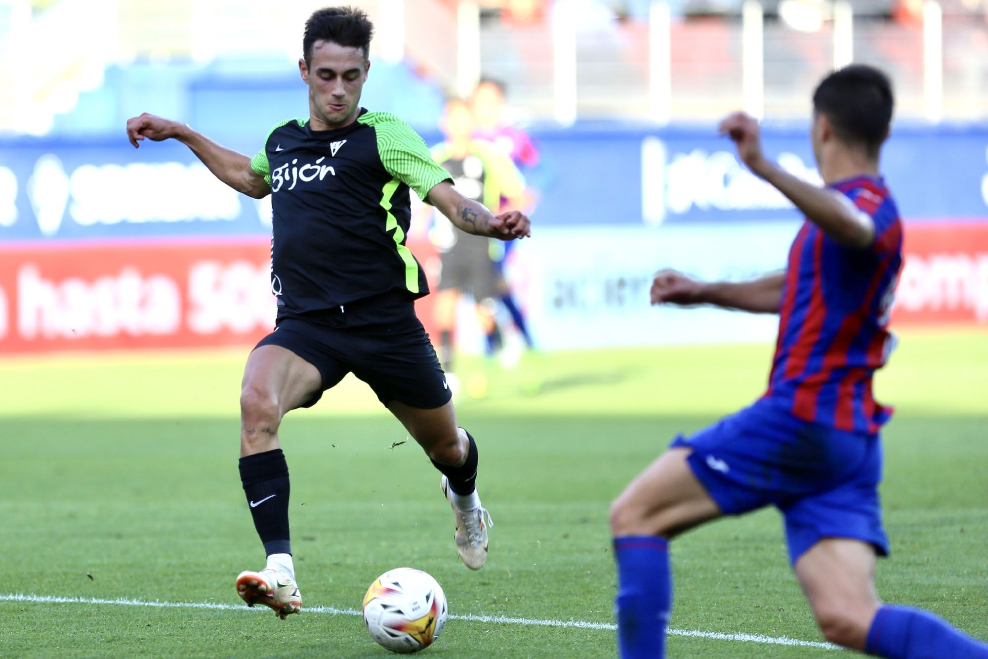 El partido entre el Eibar y el Sporting, en imágenes