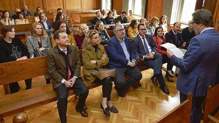 Reunión de jueces y fiscales, ayer en la Audiencia Provincial. // Gustavo Santos