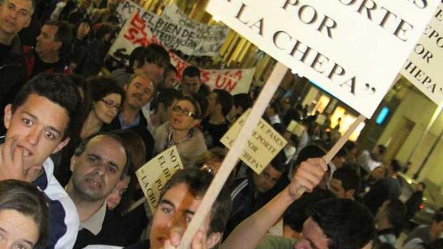 En la protesta participaron muchos niños y jóvenes.