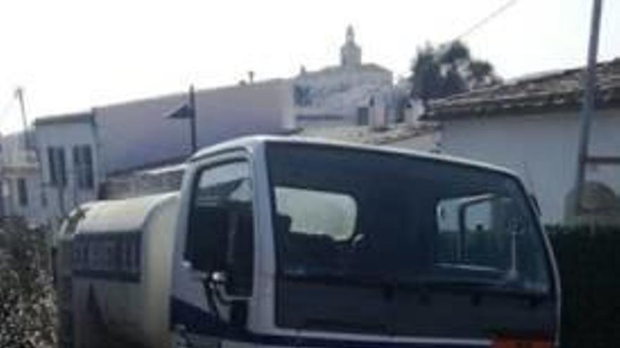 Un xofer, atropellat a Cadaqués pel seu camió cisterna desfrenat