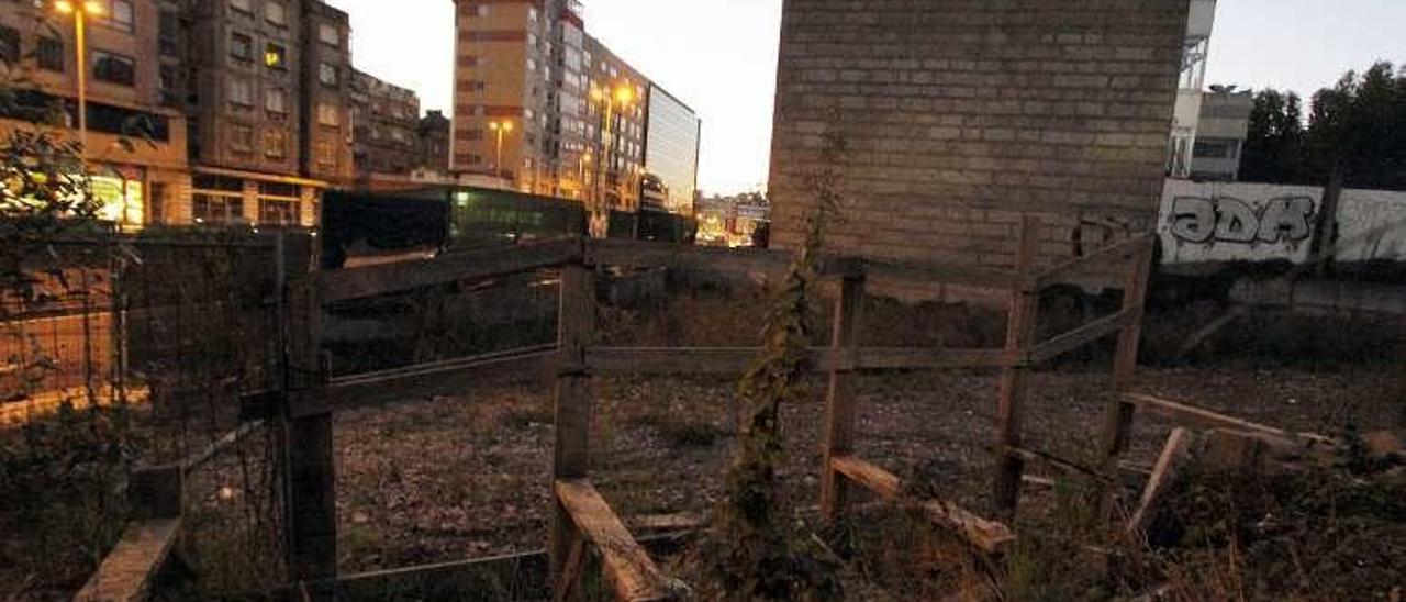 Parcela objeto de la puja en la avenidad de Madrid. // J.L.