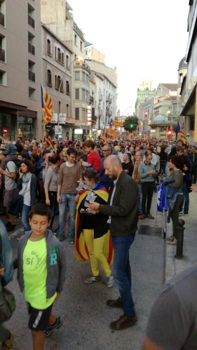 Concentració a Manresa contra els atacs a les institucions catalanes.