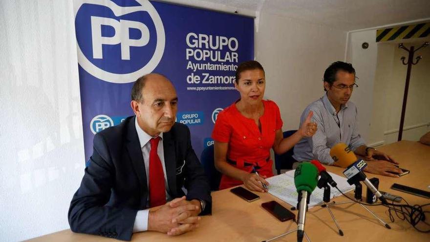 Aurelio Tomás, Clara San Damián y José Luis González Prada evalúan el mandato de Guarido.