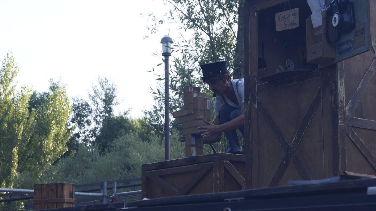 Jean Philippe Kikolas lleva su show "Sin remite" a las Aceñas de Cabañales dentro del festival Circo a la Calle. Jean Philippe Kikolas lleva su show "Sin remite" a las Aceñas de Cabañales dentro del festival Circo a la Calle.
