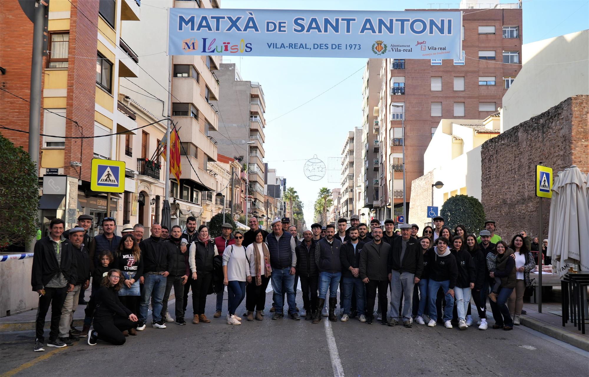 Carros y caballos llenan las calles de Vila-real por Sant Antoni