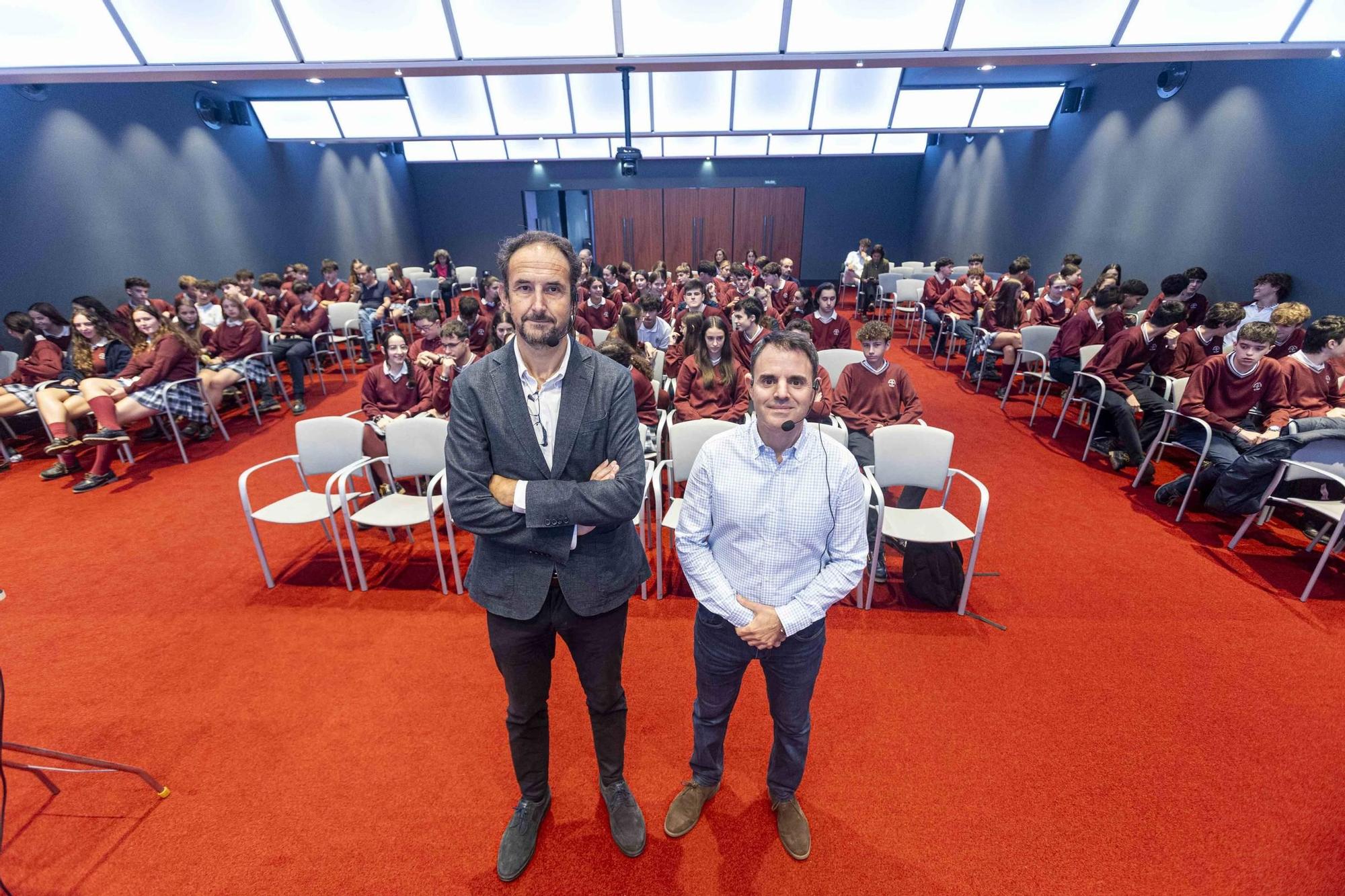 EN IMÁGENES | Juan Díaz y Sergio Serrano de ASINCAR, terceros ponentes en la II Semana de la Innovación de LA NUEVA ESPAÑA: “Acercamos la ciencia a la sociedad”