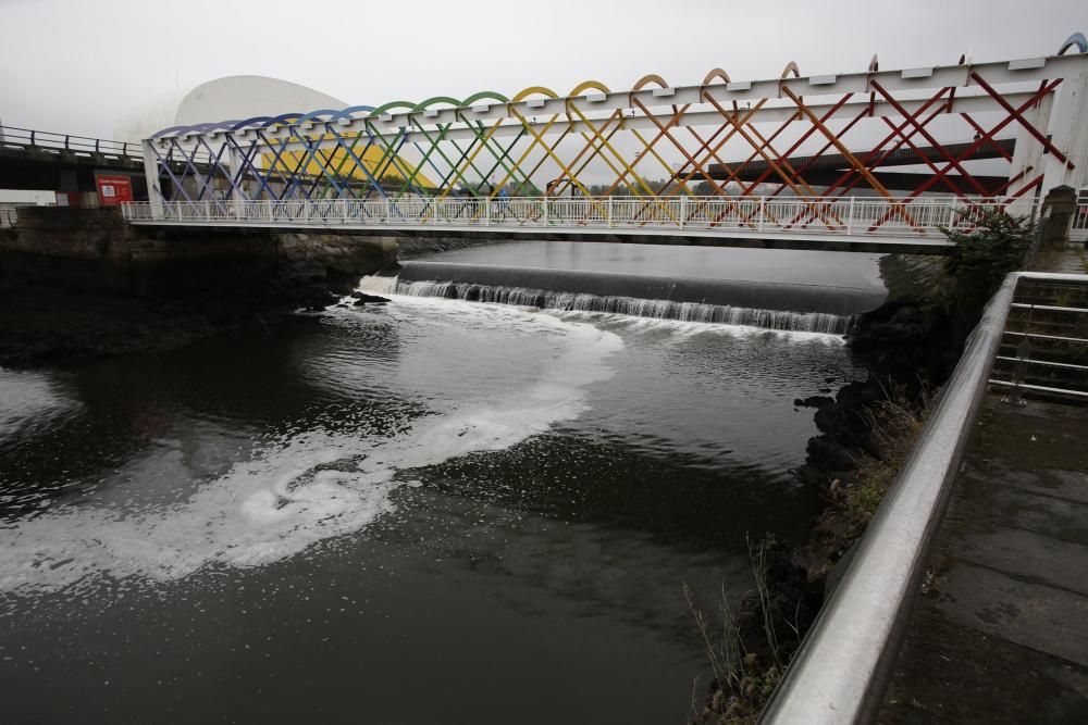 Vertido en la ría de Avilés