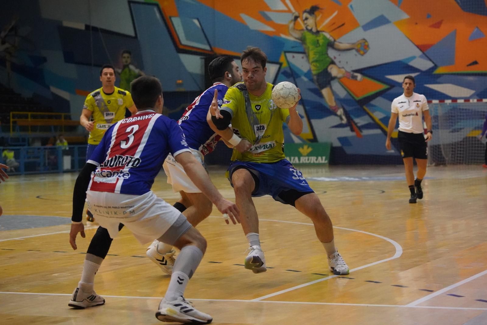 GALERÍAI | Las mejores imágenes del encuentro entre el Balonmano Zamora y el CD Agustinos