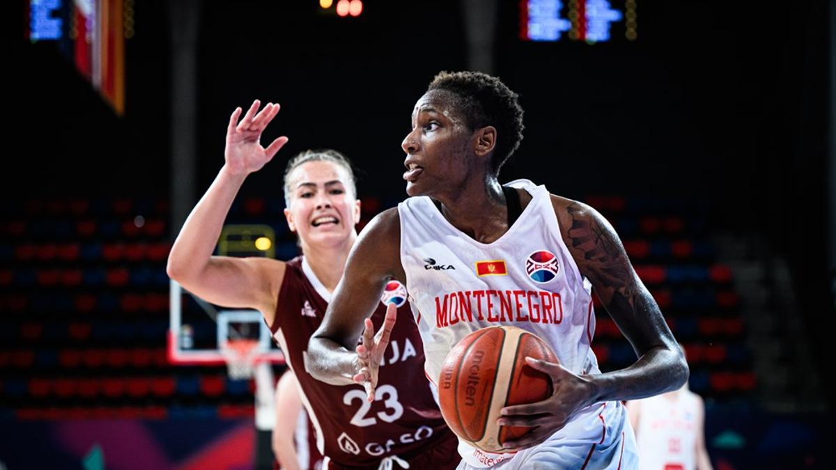 Natasha Mack, en un partit de l'Eurobasket de 2023