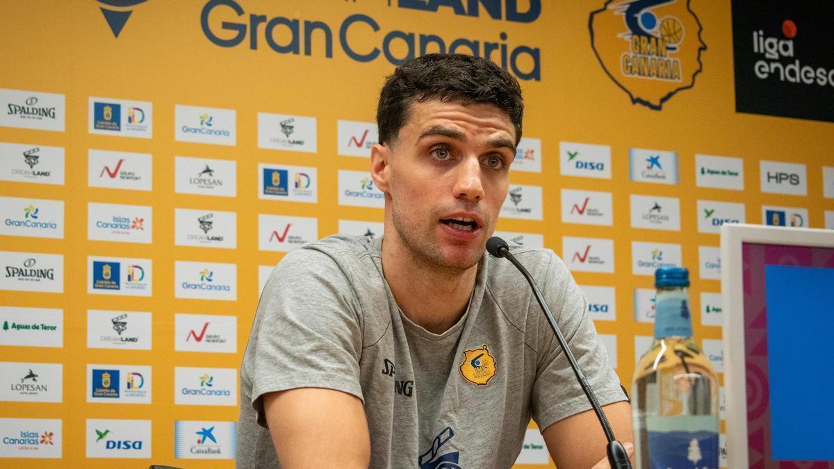 Carlos Alocén, esta mañana, en rueda de prensa.