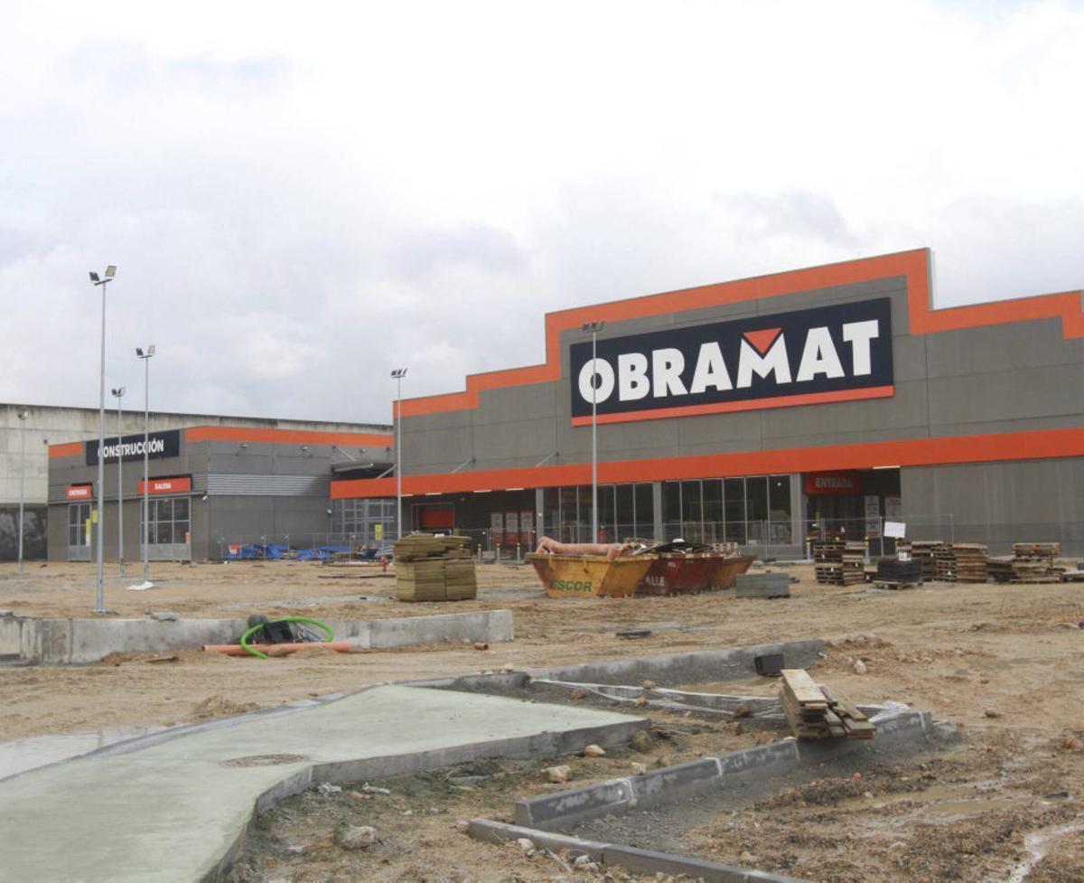 La nave de Obramat, ya muy avanzada en el polígono de San Cibrao. | IÑAKI OSORIO