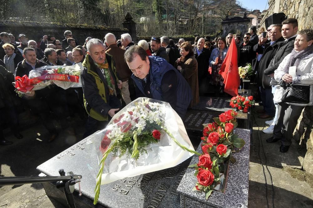 Homenaje al fundador del SOMA, Manuel Llaneza