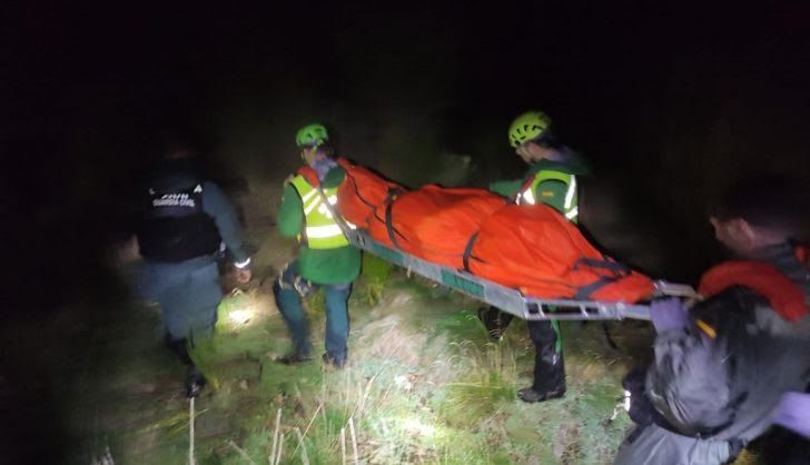 Rescate en la montaña del cuerpo del piloto fallecido