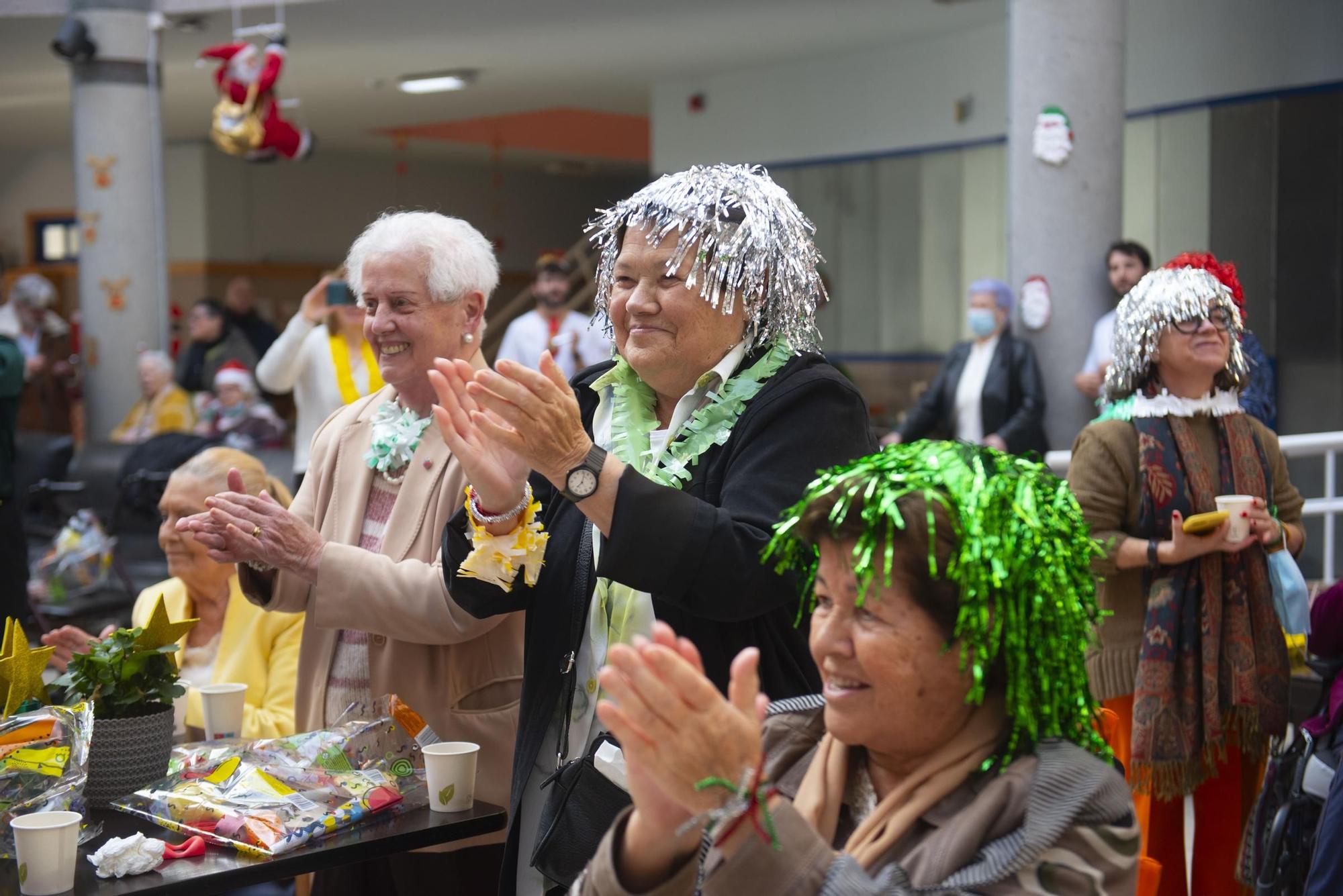 La residencia Torrente Ballester de A Coruña celebra un fin de año anticipado