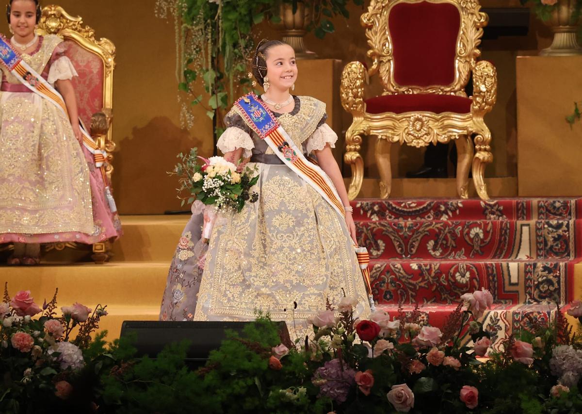 Imposición de bandas a Marta Mercader y la corte de honor infantil de las Fallas 2026