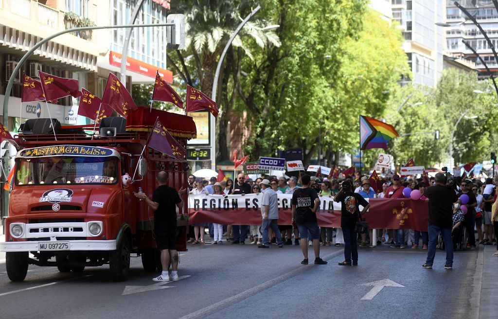 Las mareas se echan a la calle en el Día de la Región de Murcia