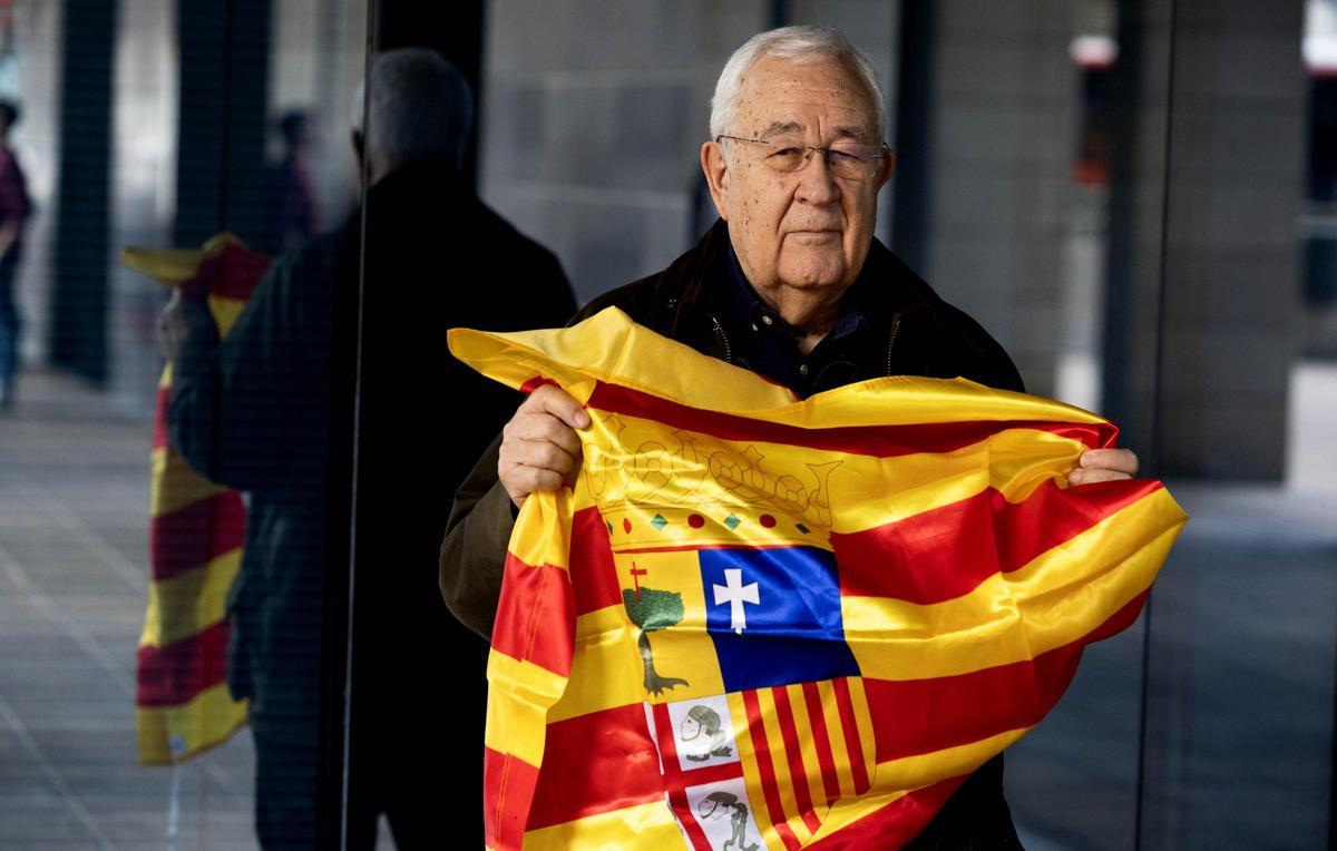 Biel, con la bandera de Aragón.