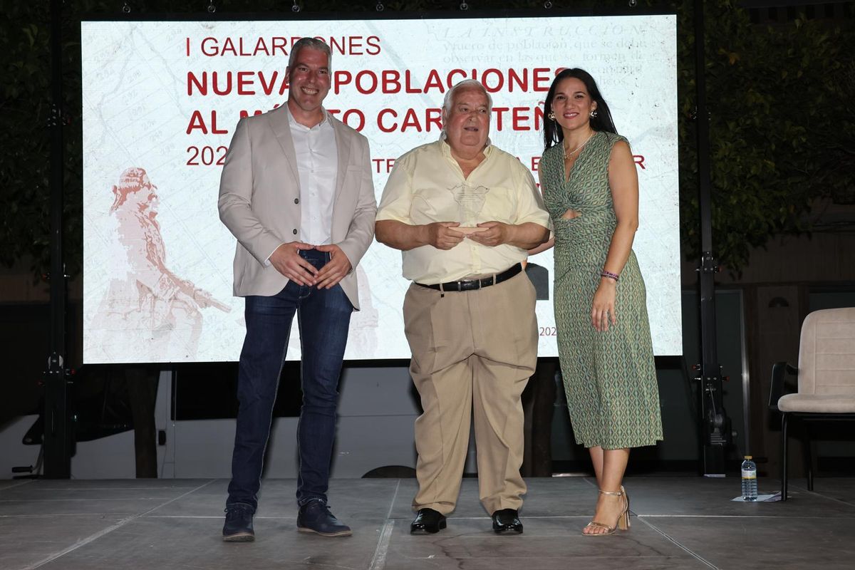 Acto de entrega de los Galardones Nuevas Poblaciones al Mérito Carloteño.