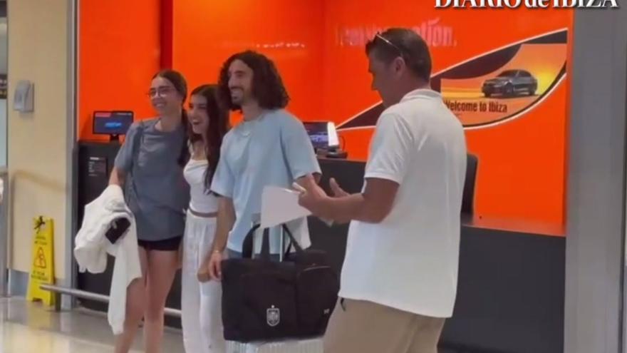 Cucurella llega a Ibiza después de ganar la Eurocopa con la Selección Española