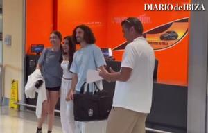 Cucurella llega a Ibiza después de ganar la Eurocopa con la Selección Española