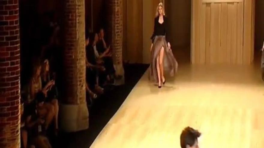 La novia de Leonardo Di Caprio, protagonista en la pasarela 080 Barcelona Fashion