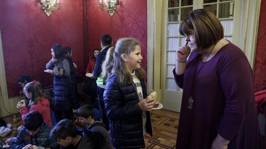 80 escolares visitan el Parlament