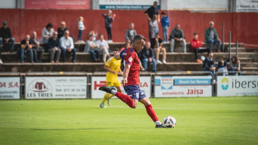 Xumetra i Manel Busquets donen el primer triomf a l&#039;Olot (2-0)