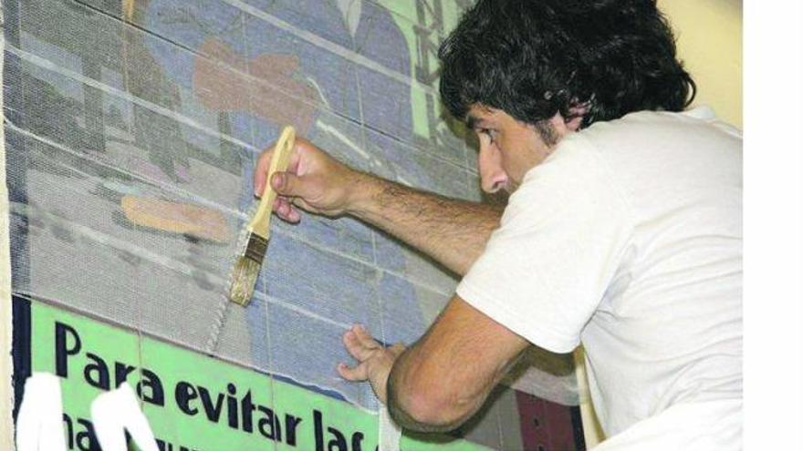 El Colegio Jovellanos salva sus murales Un recuerdo del zócalo del vestíbulo