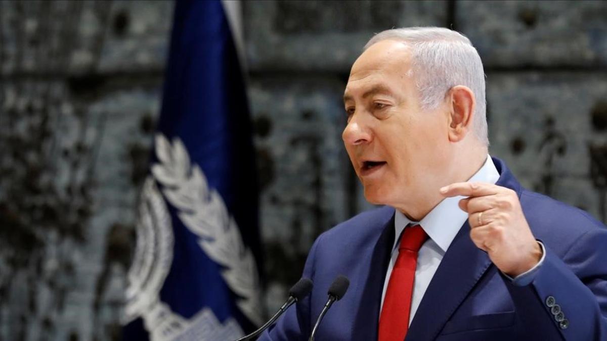 El primer ministro israelí, Benjamin Netanyahu, gesticula durante un discurso en el Banco de Israel.