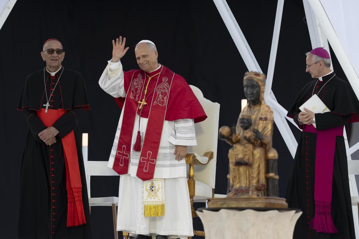 Vigilia del Papa León XIV en el Estadio Olímpico Lluís Companys.