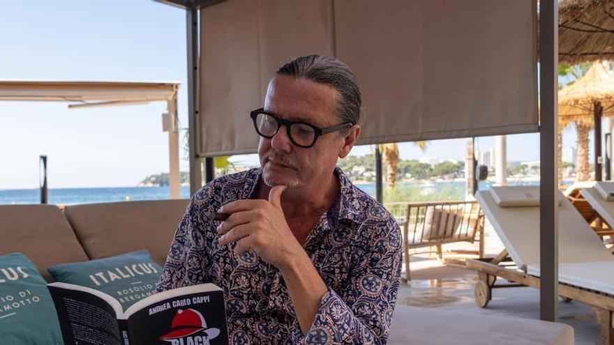 El nuevo libro en castellano de Andrea Carlo Cappi, 'Black and Blue', se presenta este viernes en Inca